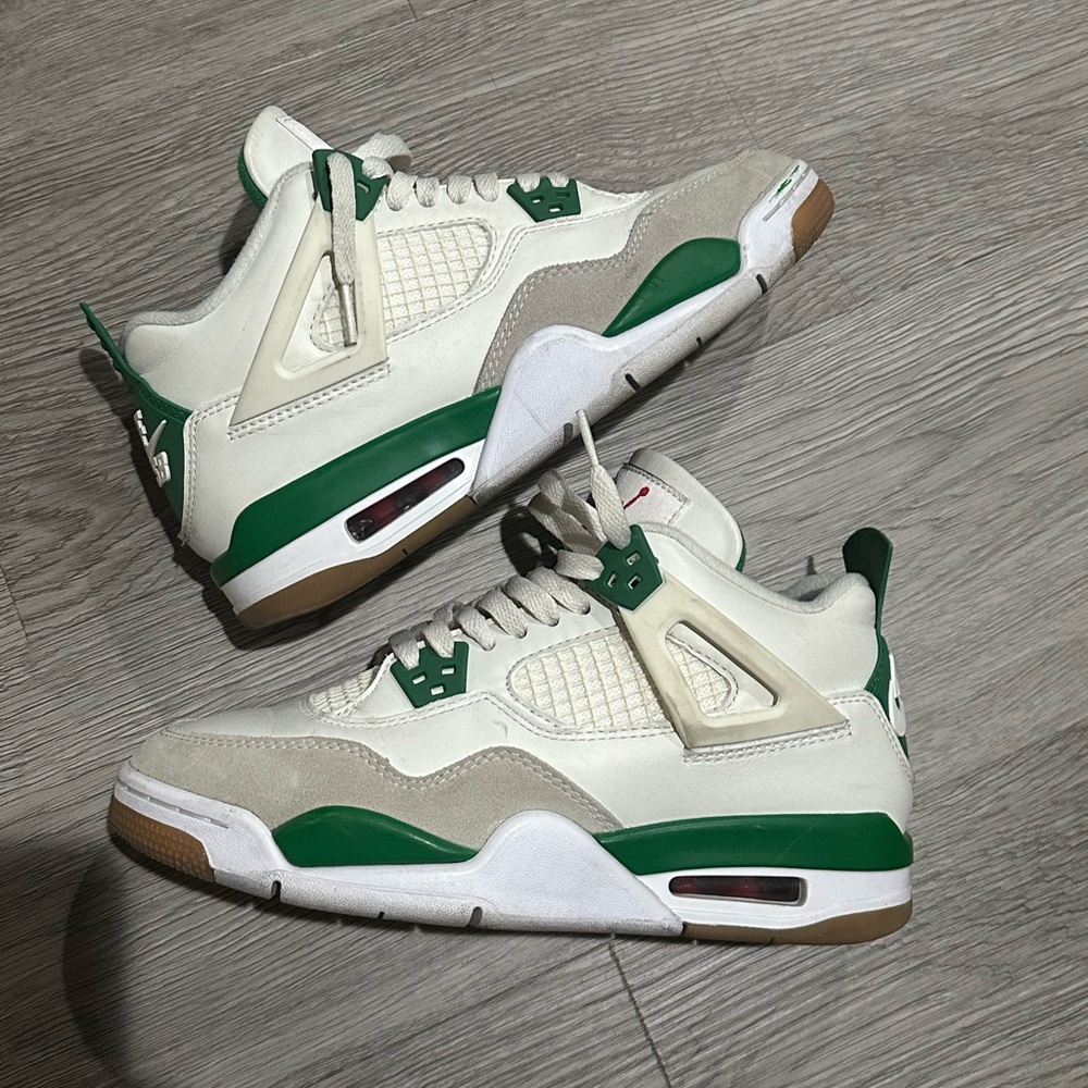 Jordan 4 Pine Green